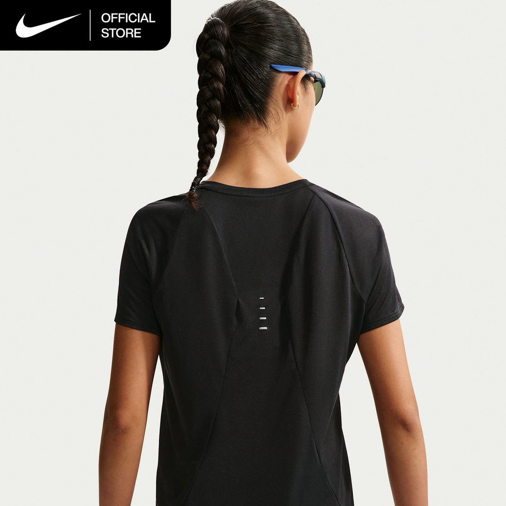 NIKE تيشيرت جري نسائي Swift Breathe Dri-FIT — أسود