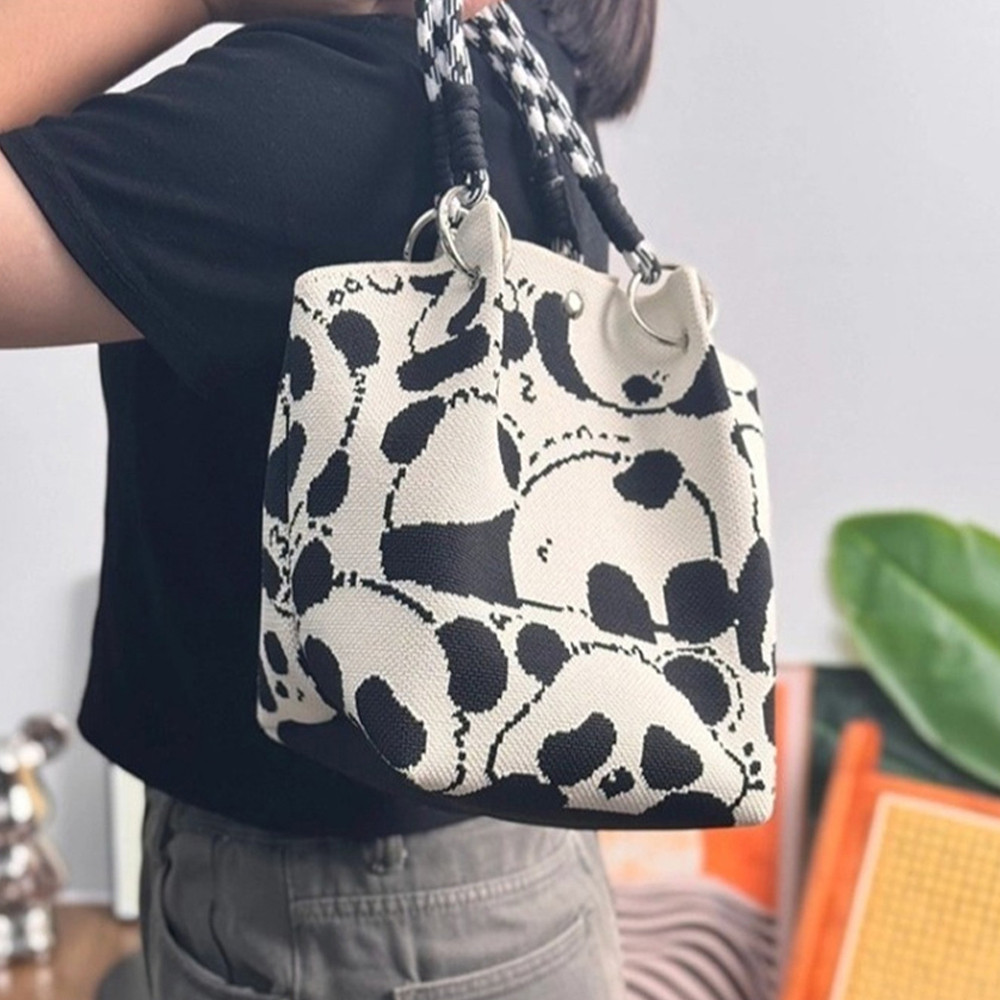 กระเป๋าถือ ผีเสื้อถักกระเป๋าผู้หญิงกระเป๋ ความจุขนาดใหญ่ ดีไซน์น่ารัก หัวเข็มขัดแม่เหล็ก น้ำหนักเบา - รูปที่ 4