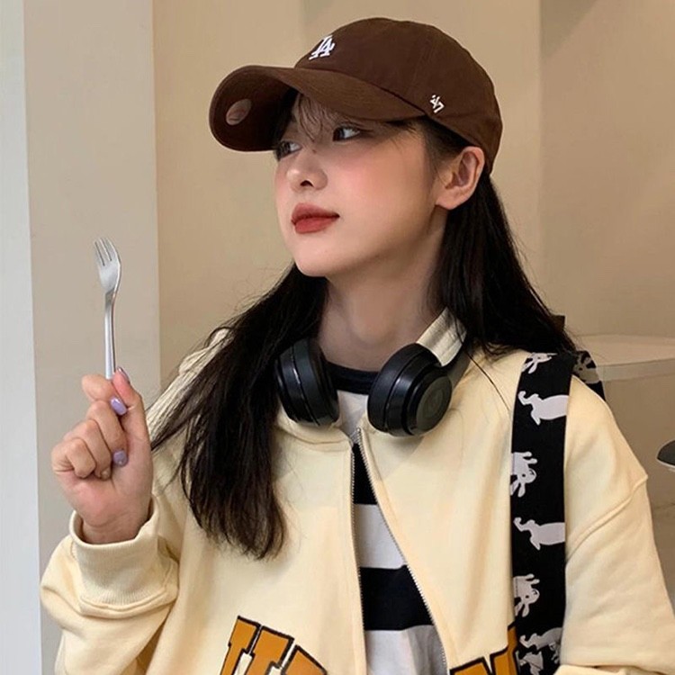 47brand หมวกสีน้ําตาลผู้หญิง Soft Top ป้ายเล็ก NY Niche ins เบสบอลหมวกผู้ชายผู้หญิงสีน้ําตาล la หมวก