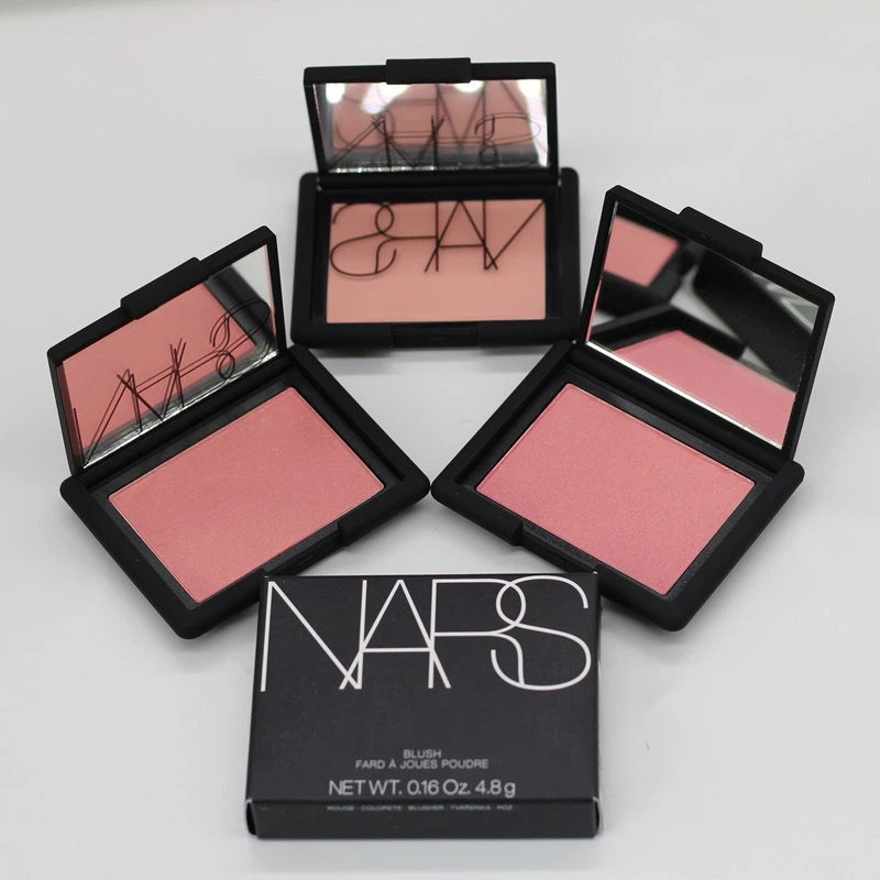 NARS Blush Palette 4.8g ช่วยเพิ่มการสร้างที่ซับซ้อน ปั้นคอนทัวร์ และทาง่าย