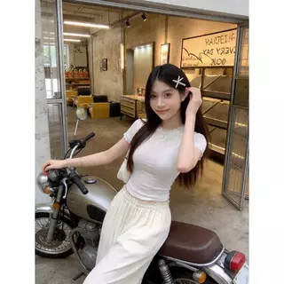 Lalita เสื้อยืดผู้หญิง คอสูงแต่งลูกไม้ แขนสั้น เข้ารูป สไตล์เกาหลี หวานละมุน ใส่เที่ยว ใส่ทุกวัน ส่งไวจากไทย