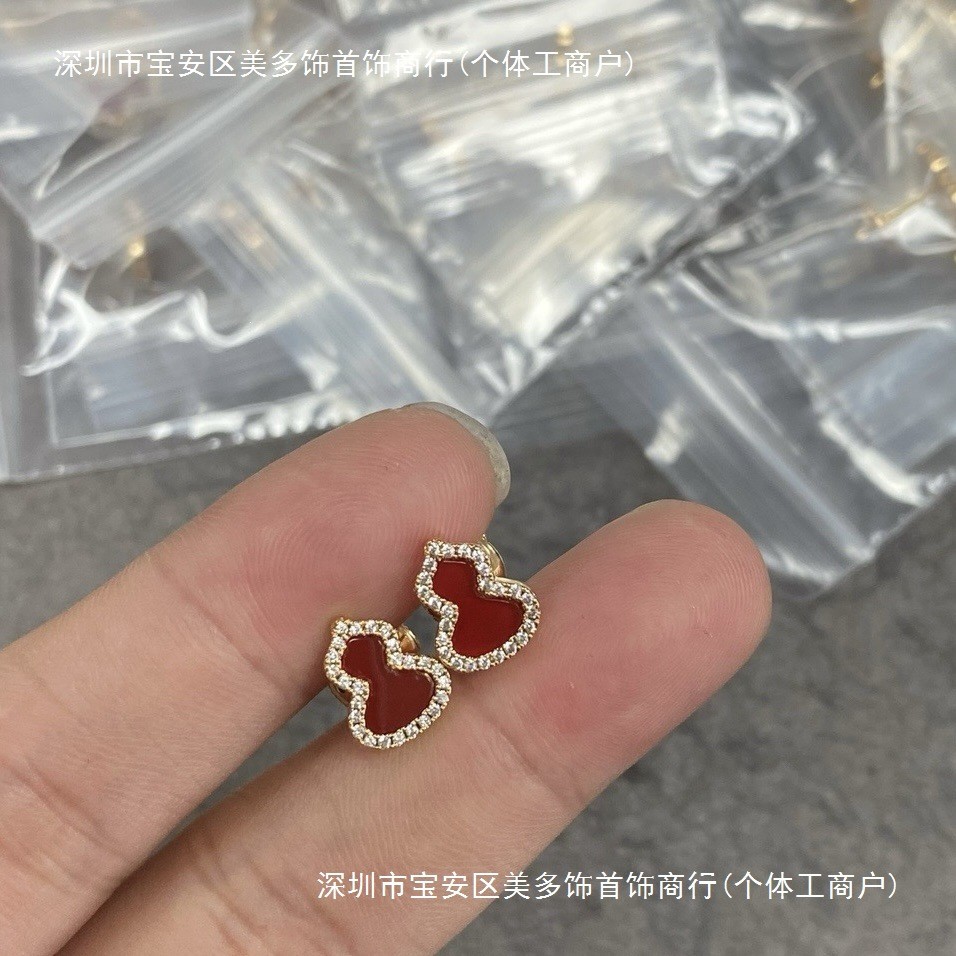925 เงินสเตอร์ลิงรุ่น Kirin Gourd ต่างหูชุบ 18K Gold สีขาว Fritillaria Carnelian Fulu Gourd ต่างหูต่