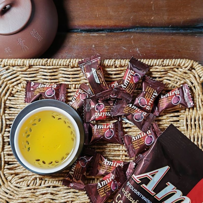 T Thai Coffee Hard Candy นําเข้า Amira Snacks Coffee Candy 120g นําเข้า Candy Candy Wedding Candy 8.