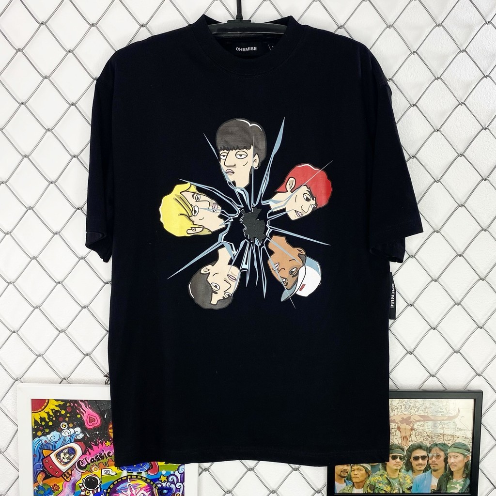 【พร้อมส่ง】  แขนสั้นพิมพ์ลายสไตล์เรโทร สำหรับผู้ชาย วงดนตรีไทย THREEMANDOWN