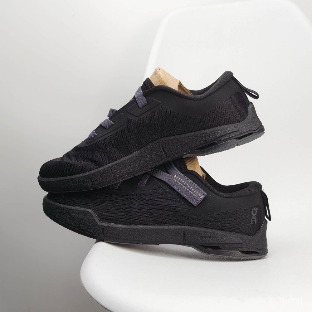 On Running On Cloud Cloudnova Moon รองเท้าวิ่งสําหรับผู้ชายและผู้หญิงรองเท้าผ้าใบ Unisex Couple Life