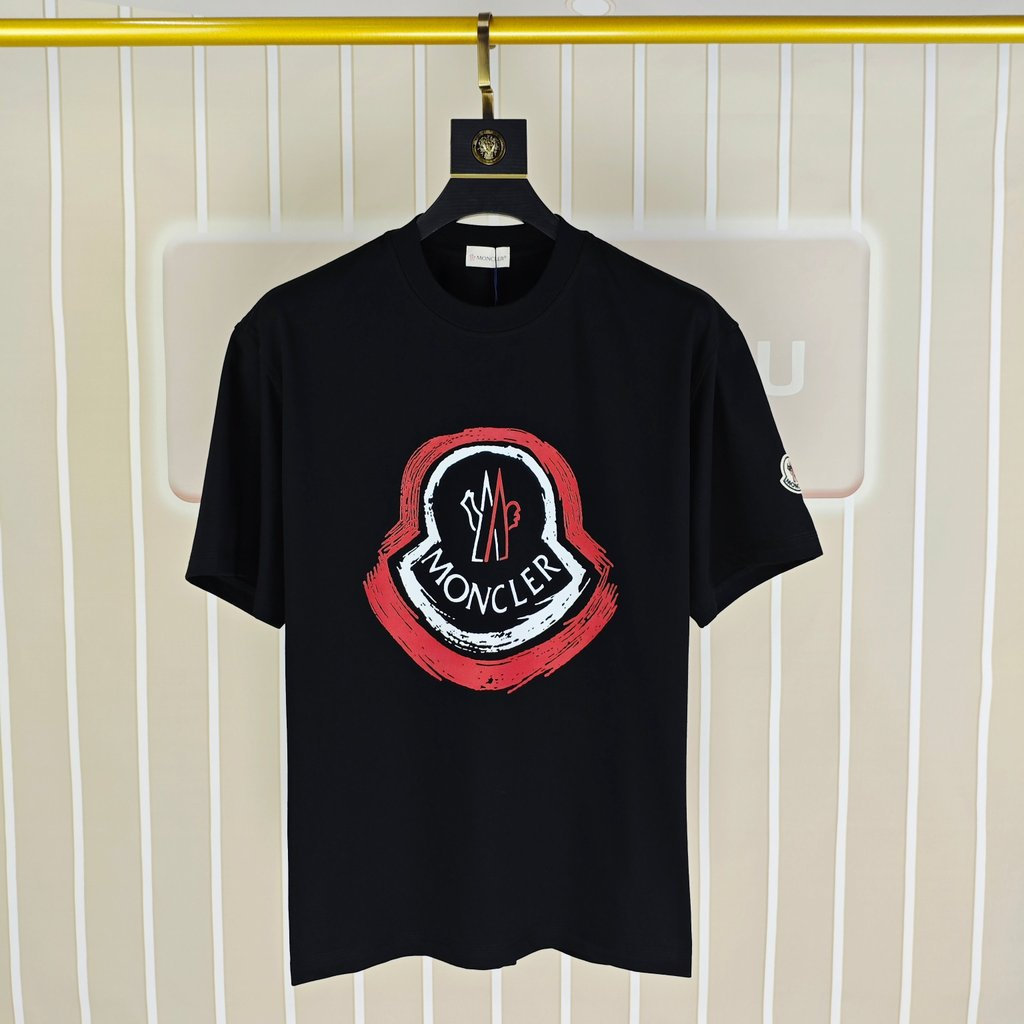 Moncler/Moncler/2026 คลาสสิกรอบคอแขนสั้นเสื้อยืดผู้ชายผู้หญิงสบายๆขนาดใหญ่Breathable High-End Bottom
