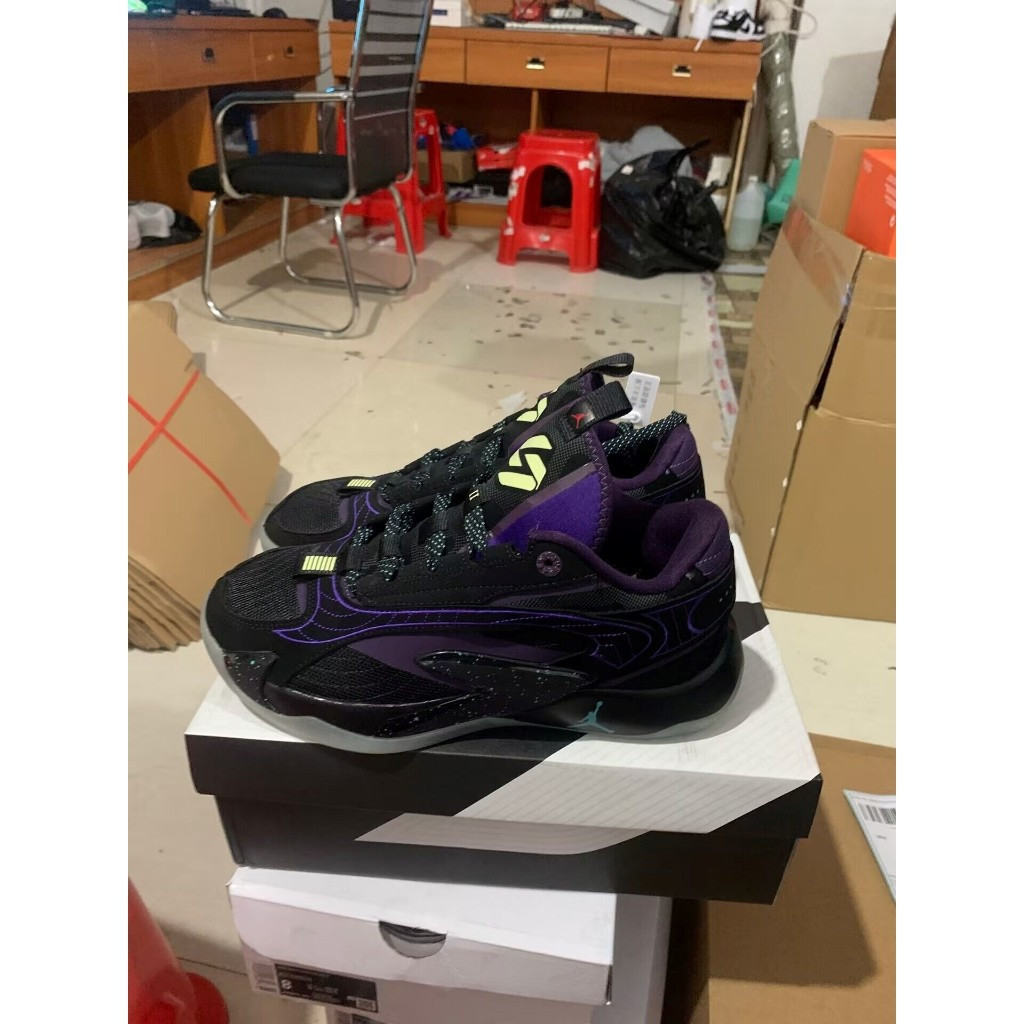 รองเท้าบาสเก็ตบอล Jordan Luka 2 สีดำและม่วง