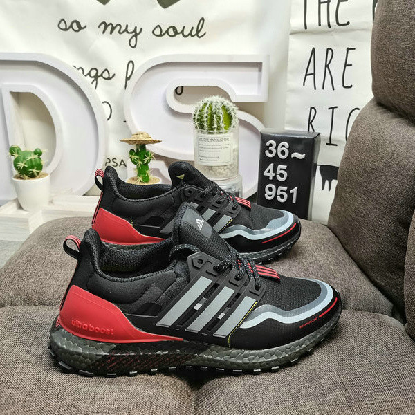 Adidas Ultraboost รองเท้าสำหรับผู้ชายและผู้หญิง สีดำและแดง