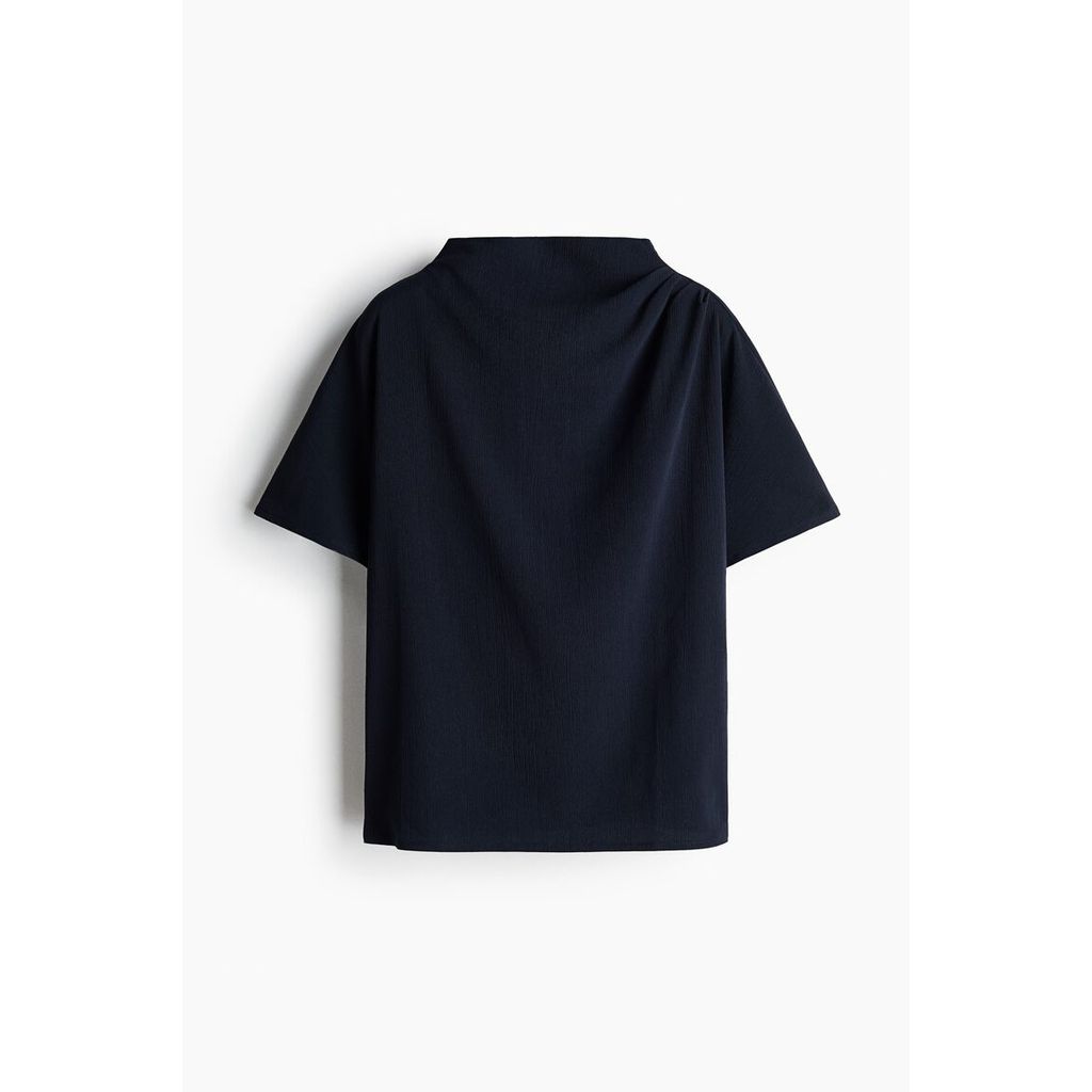 H&M(เอชแอนด์เอ็ม) เสื้อคอปาดดีไซน์พับพลิ้ว ผู้หญิง 1351840_1