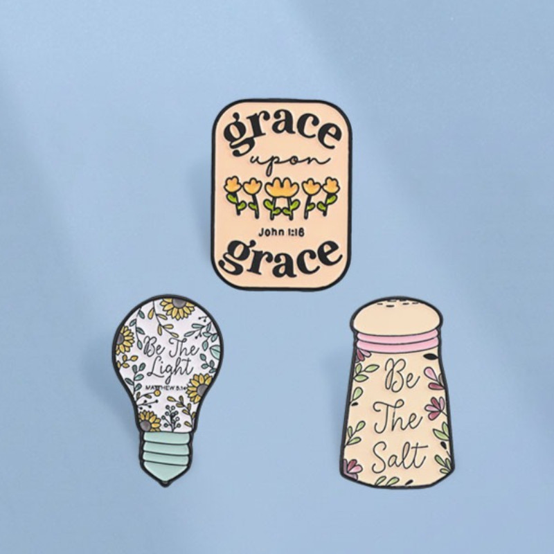 Christian Bible Verse เคลือบ Pins แสงเป็นเกลือ Grace Upon Grace เข็มกลัดดอกไม้ป้ายอุปกรณ์เสริมของขวัญสําหรับเพื่อน
