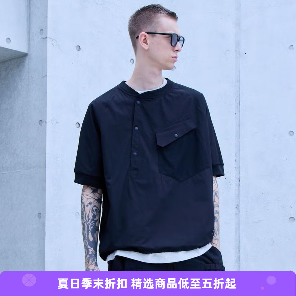 WFELD AsymGrid Henley Neck Shirt เสื้อเชิ้ตแขนสั้น Henley Stitchingไม่สมมาตร