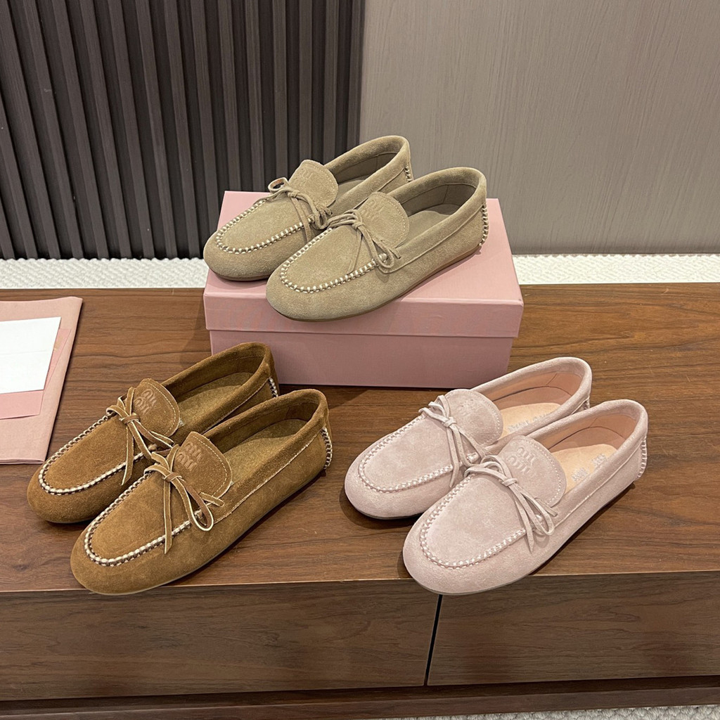 ED8J MIUMIU ฤดูใบไม้ผลิฤดูร้อนสไตล์ใหม่ Peas รองเท้าผู้หญิง Breathable ของแท้หนังพู่ Soft-Soled หญิง