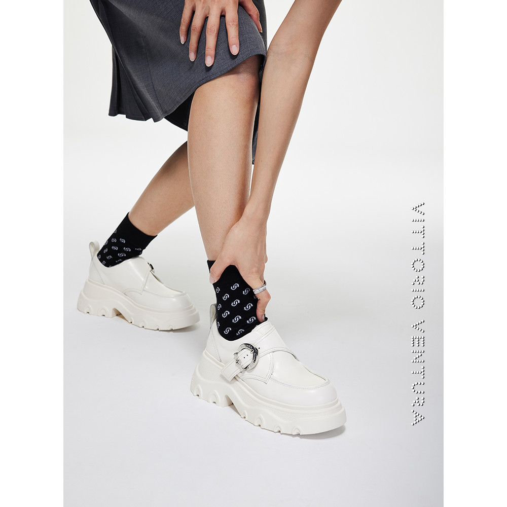 รองเท้าผู้หญิงสไตล์ Yang Zi Zhang Yuqi ทำจากวัสดุ Burning Cowhide จาก VITTORIO VENTURA