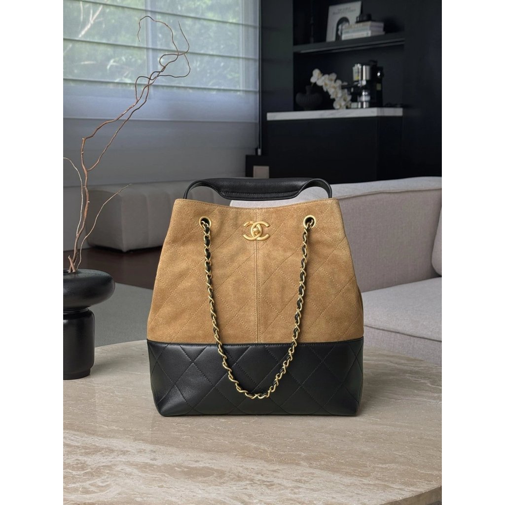 CHANEL Tote Bag รุ่นแนวตั้ง สไตล์งานฝีมือระดับพรีเมียม, ทำจากหนังลูกวัวและหนังแกะนุ่ม, มีหัวเข็มขัดท