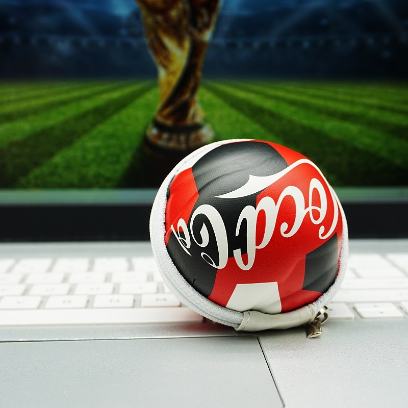 Coca-Cola Football รุ่นปรับแต่งกล่องหูฟังกล่องเก็บหูฟังดีไซน์ไม่ซ้ําใคร
