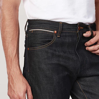 WRANGLER กางเกงยีนส์ผู้ชาย (ริมแดง) คอลเลคชั่น Wrangler Legends เอวกลาง ทรงตรง รุ่น WR S126MMWZN15 สียีนส์ผ้าดิบ