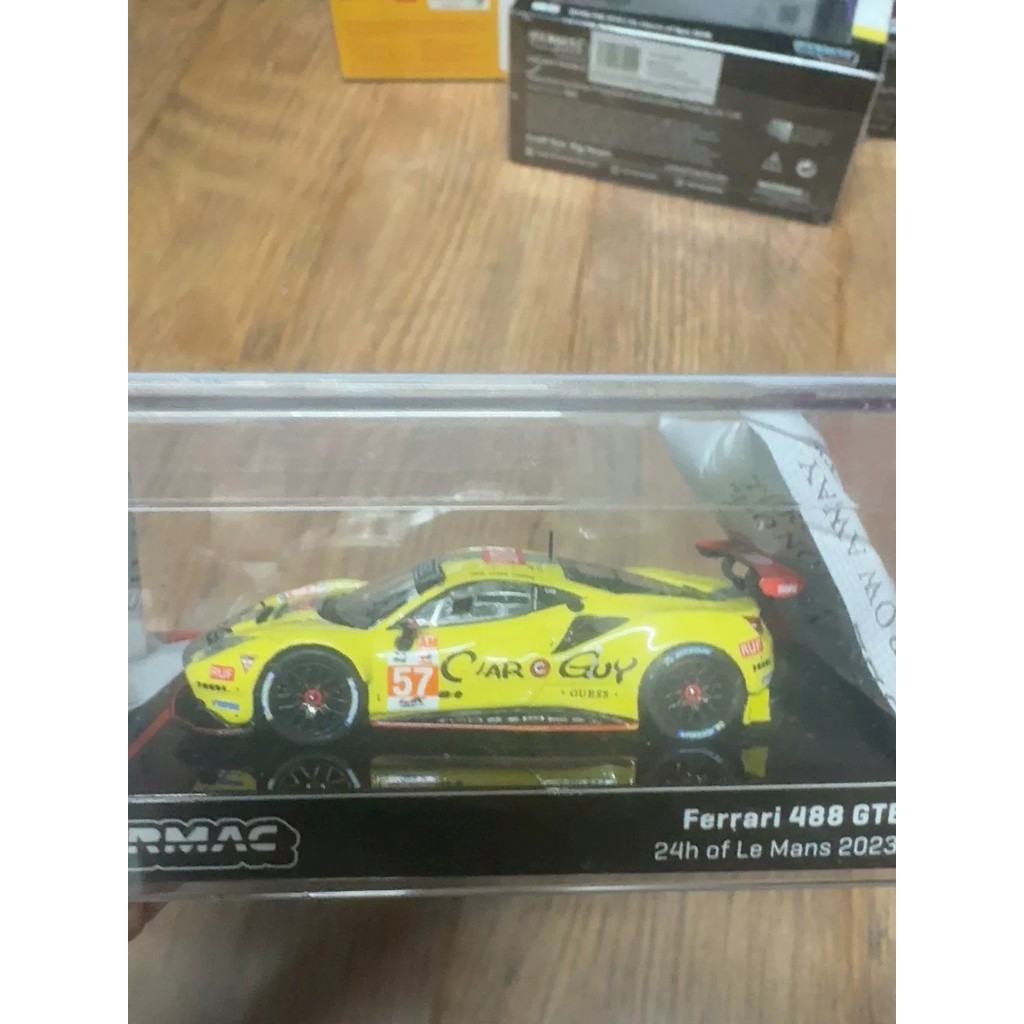 [ชุดเดี่ยวพร้อมสต็อก] Tarmac Works 1/64 Ferrari 488 GTE 2023 LeMan 24 Hours Sai No. 57 Car & Guy Coa