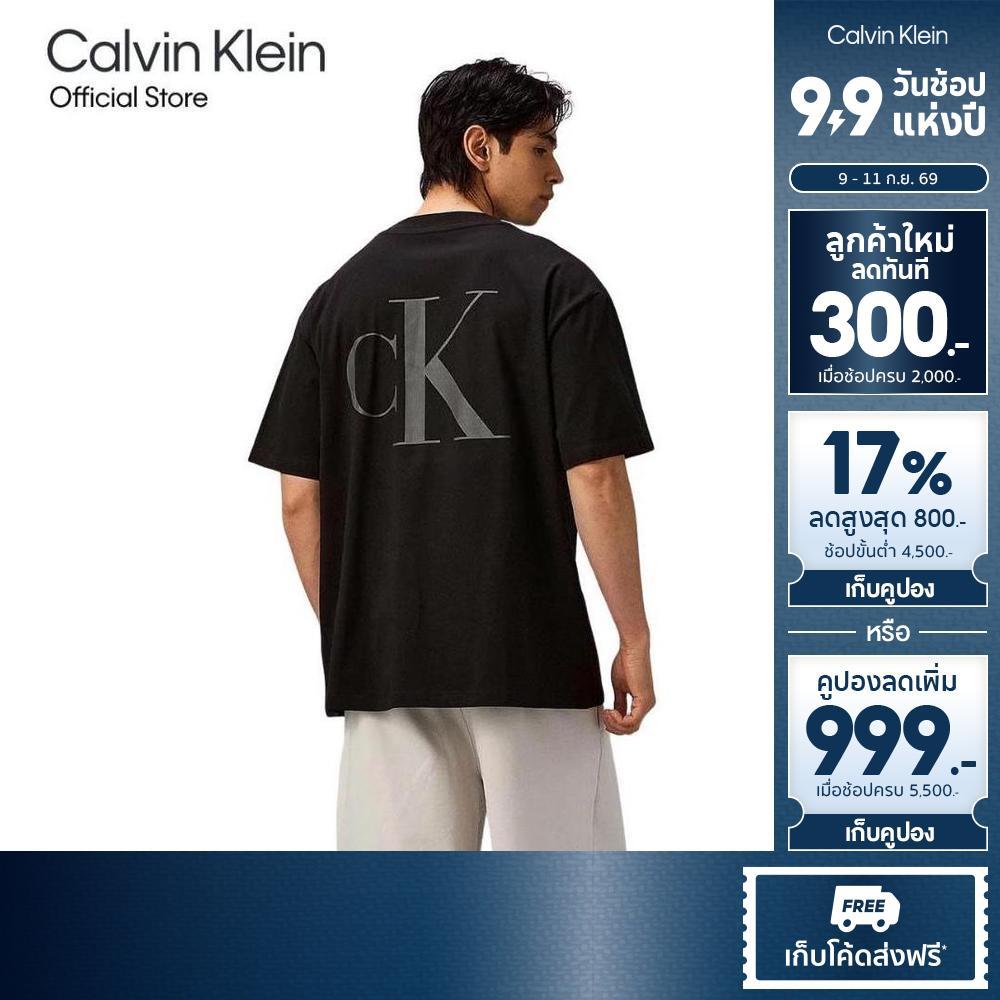 CALVIN KLEIN เสื้อยืดคอกลมแขนสั้นผู้ชาย Back Monogram Logo ทรง Relaxed รุ่น 4RF241G UB1-สีดำ