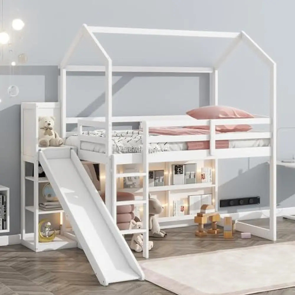 Kids Twin House Loft Bed พร้อมชั้นเก็บของสไลด์และไม้ไฟ Led Low Loft Bed Guardrail บันได Playhouse De