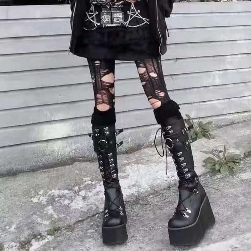 รองเท้าบูทยาวส้นตึกหนา ทรง Demonia แต่งเชือกผูกไขว้ หัวเข็มขัดคู่ สไตล์โกธิค แฟชั่นสตรีท Grunge Y2K 