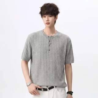 Chaistyle เสื้อยืดผู้ชายสีล้วน ปกเสื้อมีการออกแบบปุ่ม คอกลมแขนสั้น รุ่นบาง ความสะดวกสบาย หลวม การพักผ่อน แมทช์ง่าย