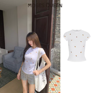 MOSESQUEEN ความเมตตาควีน เสื้อยืดแขนสั้นคอกลมสําหรับผู้หญิงในฤดูร้อนพิมพ์ลายสีขาวเสื้อตัวสั้นน่ารักเข้ารูป #63879