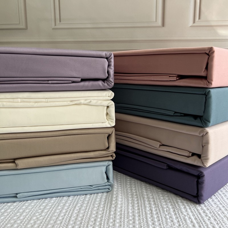 ชุดเครื่องนอนผ้าฝ้ายแท้ 4 ชิ้น ขนาด 2x2.3 เมตร ลายพิมพ์เรียบง่าย พร้อมผ้านวมสองสี