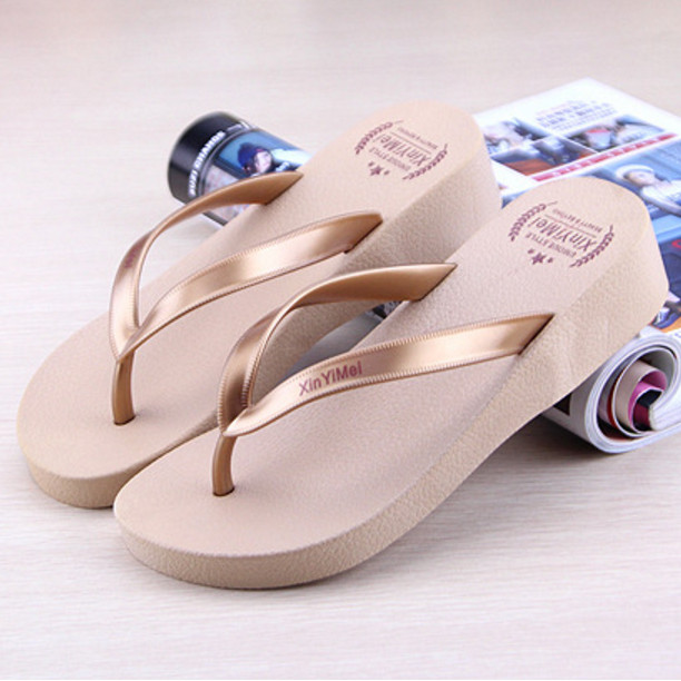 สลิปเปอร์ slipper สลิปเปอร์ wedge หนา สำหรับชายหาด  нескольз แฟชั่นอินเทรนด์ ปี 2025