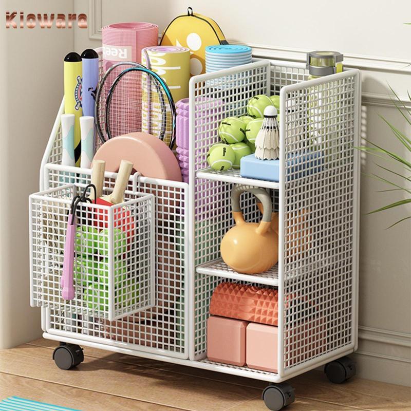 kloware Yoga Storage Rack ชั้นเก็บของเสื่อโยคะพร้อมล้อ ตะกร้าเก็บของสำหรับรถเข็น และดัมเบล