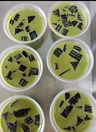 ถ้วยพลาสติก ถ้วยเต้าหู้ (ฝาฉีก) ฝาสีขาว ก้นตูดเรียบ(6ออนซ์)ใส่พุดดิ้ง ขนม ฝาฉีกเมื่อต้องการเปิดใช้งานแพคละ20ใบ