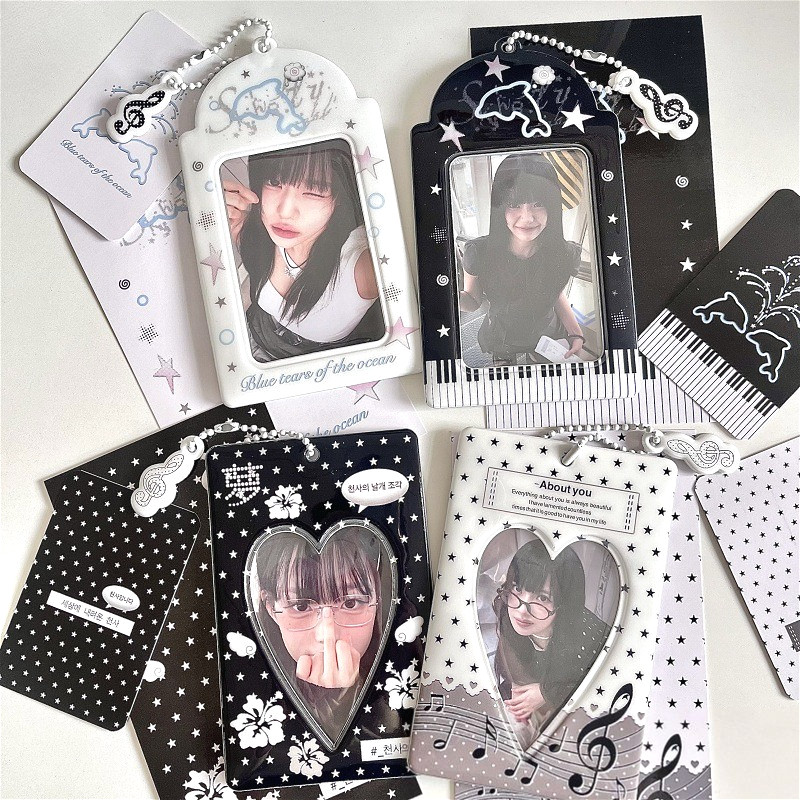 Ins Black & White 3 นิ้วผู้ถือบัตร PVC Photocard Protector พวงกุญแจจี้