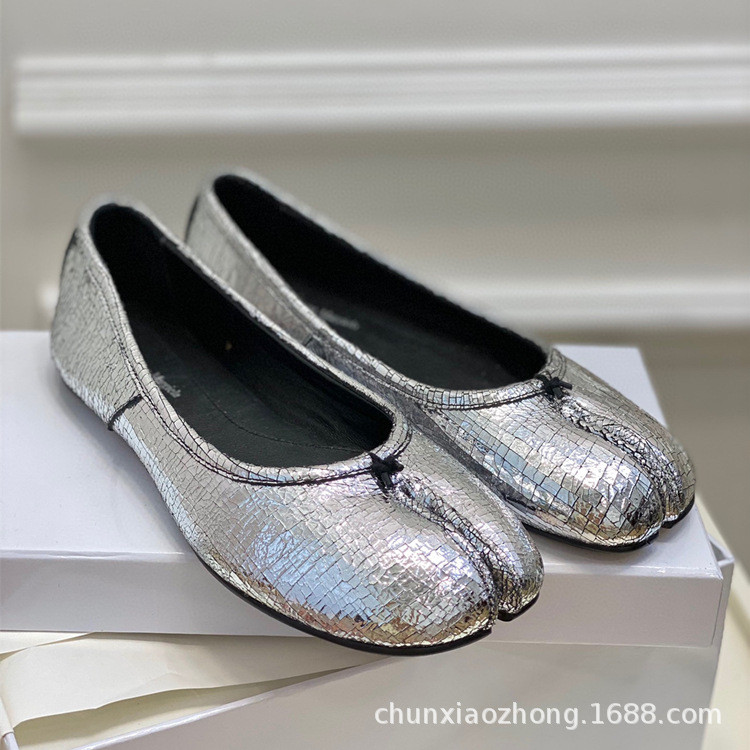 SXHB MM-6 Ugly-cute split-toe shoes, trendy shallow sheepskin horseshoe ballet flats, flat-heeled pi
