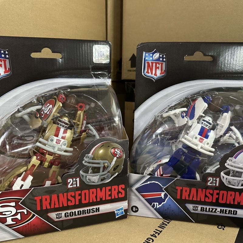 Hasbro Transformers Toys Rugby NFL Joint Series D-Class Enhanced Golden Sprint Helmet รุ่น d