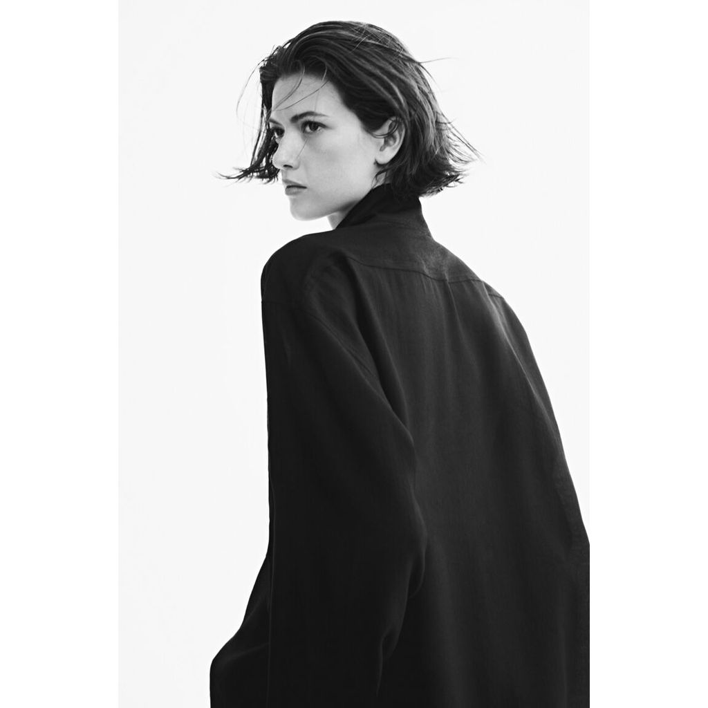 H&M قميص نسائي واسع بياقة — صورة 2
