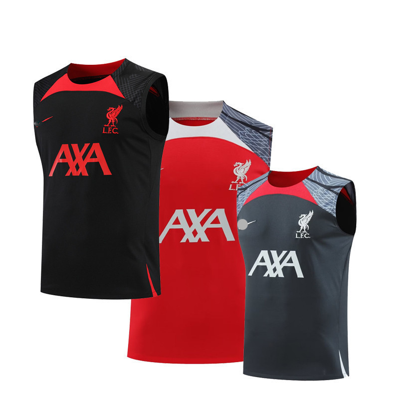 เสื้อกีฬา LFC สีดำและแดงรอบคอ ออกแบบให้สวมใส่ง่าย เหมาะสมทั้งในฤดูร้อนและการเล่นฟุตบอล