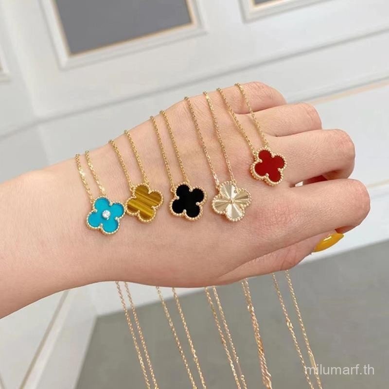 สร้อยคอเพชรสี่ใบสีขาว จาก Van Cleef & Arpels พร้อมกล่องและถุงของขวัญ