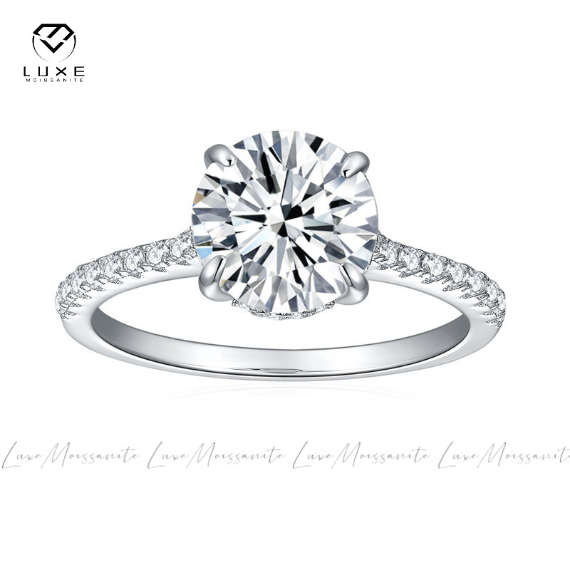 จริง Moissanite 1CT 2CT 3CT 4CT คลาสสิกรอบตัดสีขาว D สี่ง่ามแหวน S925 เงินสเตอร์ลิง E1764 พร้อมใบรับ