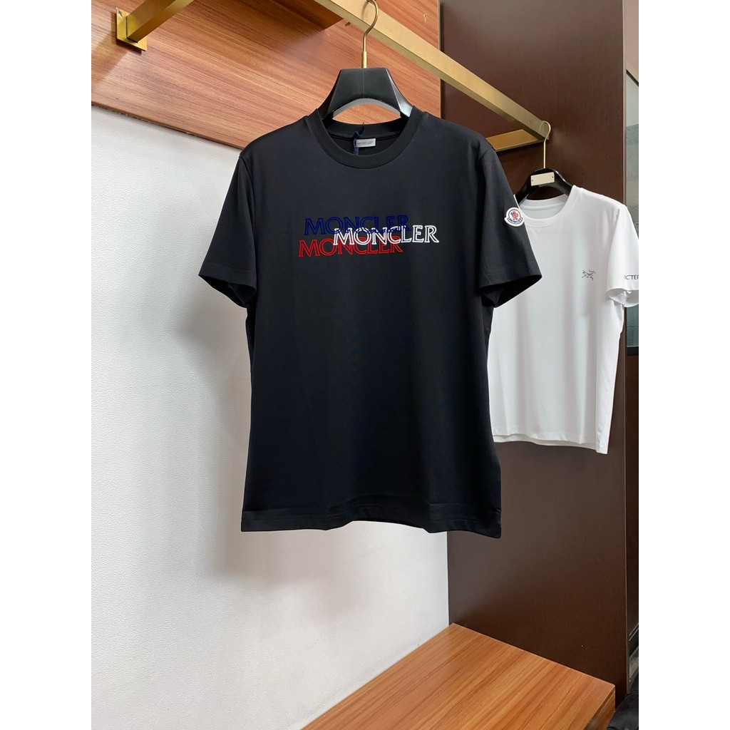Moncler/Moncler/2026 เสื้อยืดแขนสั้นคอกลมสไตล์คู่ผู้ชายธุรกิจสีทึบเกลียวสไตล์กีฬารอบคอ Slim-Fit เสื้