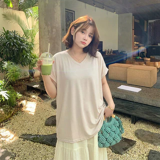 【เสื้อยืดโอเวอร์ไซส์】 (50-150 กก.) ผู้หญิง ฤดูร้อน น้ำหนักเกิน หลวม ธรรมดา เสื้อยืด แขนสั้น คอวี ท็อปส์ซู สวมใส่ลำลอง