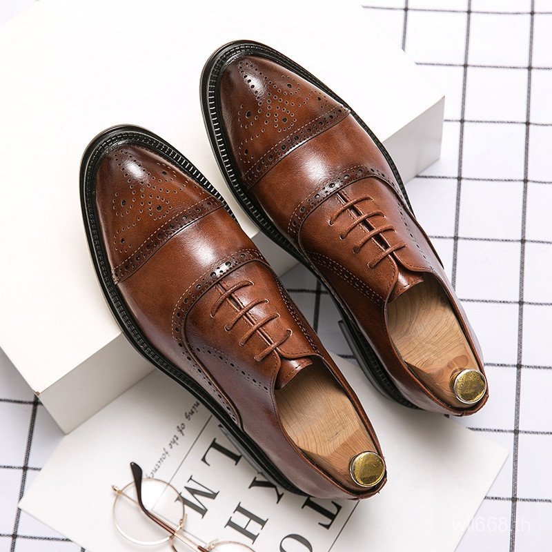 2026Men Classic Pointed Toe รองเท้าบุรุษสิทธิบัตรหนังสีดํารองเท้าแต่งงาน N7QR