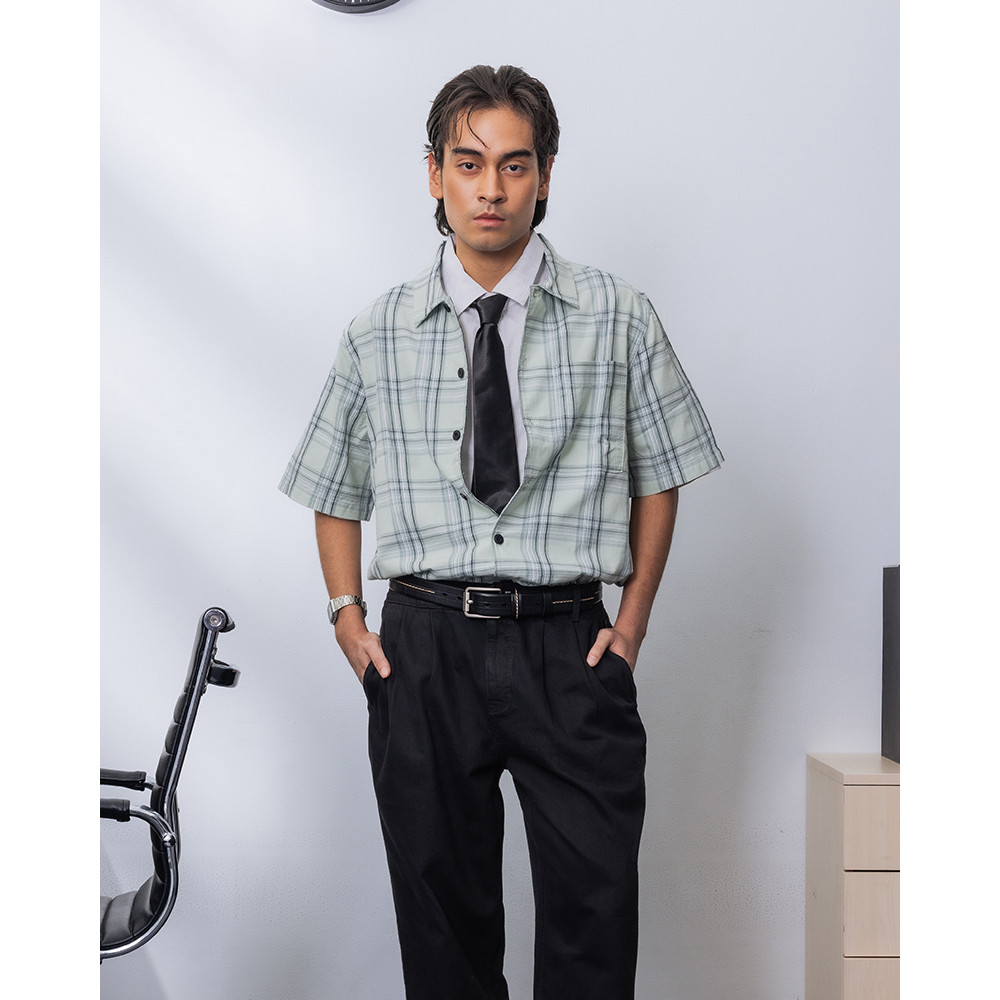 KEMEJA Cardinal เสื้อเชิ้ตแขนสั้นผู้ชายทรงหลวม C0031P06B