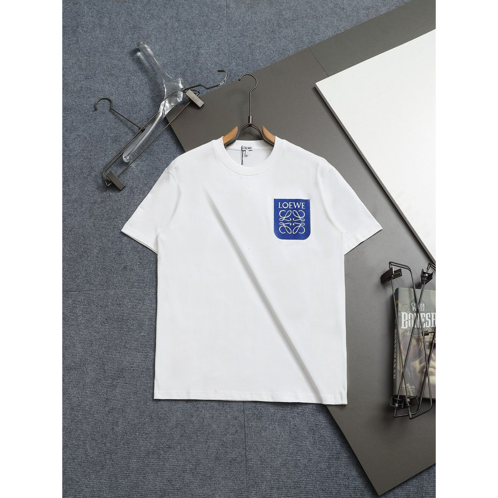 Loewe/Loewe/2026 เสื้อยืดคอกลมแขนสั้นสไตล์คู่ผู้ชายสไตล์ใหม่ผ้าฝ้าย 100% ที่กําหนดเองสไตล์ตะวันตกทุก