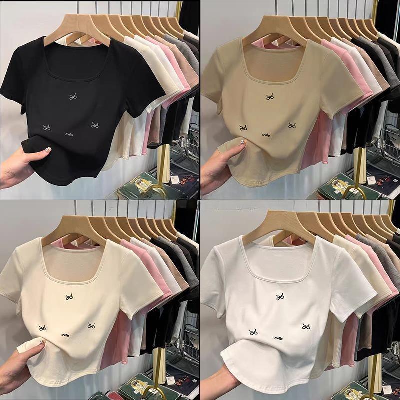 เสื้อยืดผู้หญิงตัวนี้น่ารักและใช้งานได้หลากหลาย มีให้เลือกตั้งแต่ไซส์ S ถึง XL โดดเด่นด้วยคอวี แขนสั้น และทรงเข้ารูป พิม