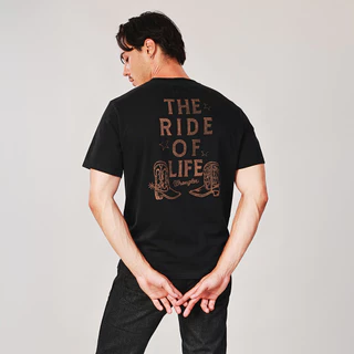 WRANGLER เสื้อยืดแขนสั้นผู้ชาย คอลเลคชั่น Wrangler Legends รุ่น WR S126MTSSN29 สีดำ