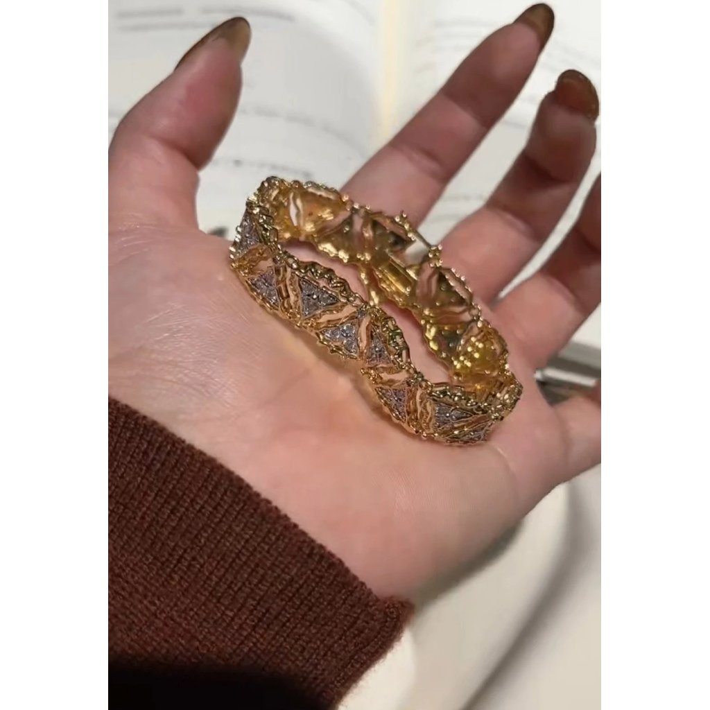 ((เวอร์ชั่นท็อป) Compound Italy Seiko Brushed Craft Luxury Palace Hollow Flower Diamond Bracelet