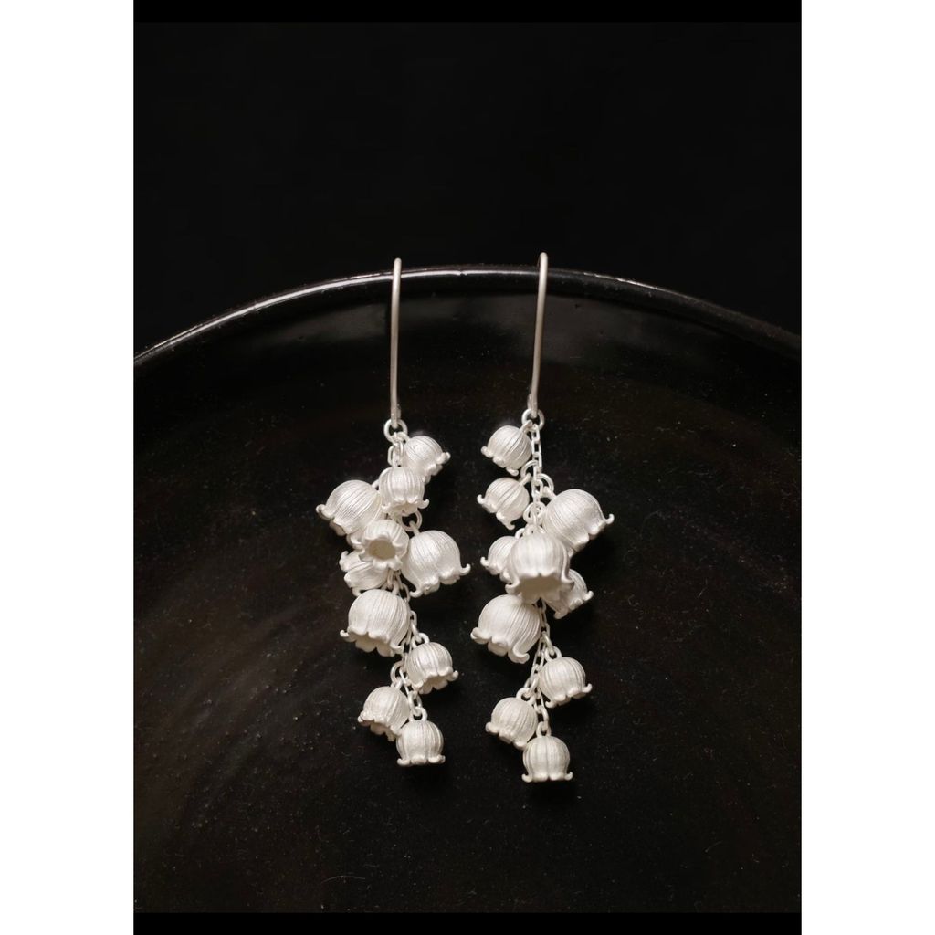 Miyan Niche Design สไตล์ชาติพันธุ์ Lily of the Valley String ต่างหูดอกไม้เงิน High-End Retro Handmade ที่เกี่ยวหู