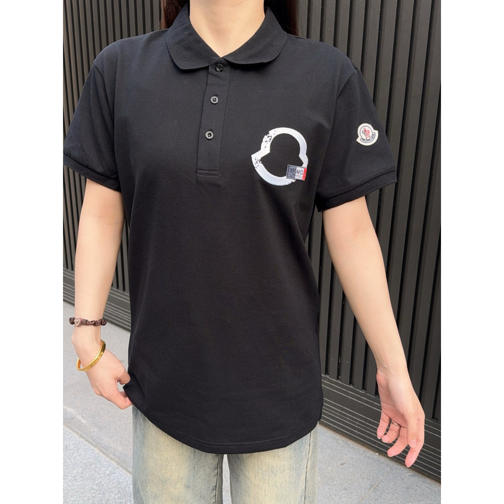 Moncler/Moncler/2026 คลาสสิกรอบคอแขนสั้นเสื้อยืดผู้ชายผู้หญิงสไตล์เว็บไซต์อย่างเป็นทางการพร้อมกันใหม