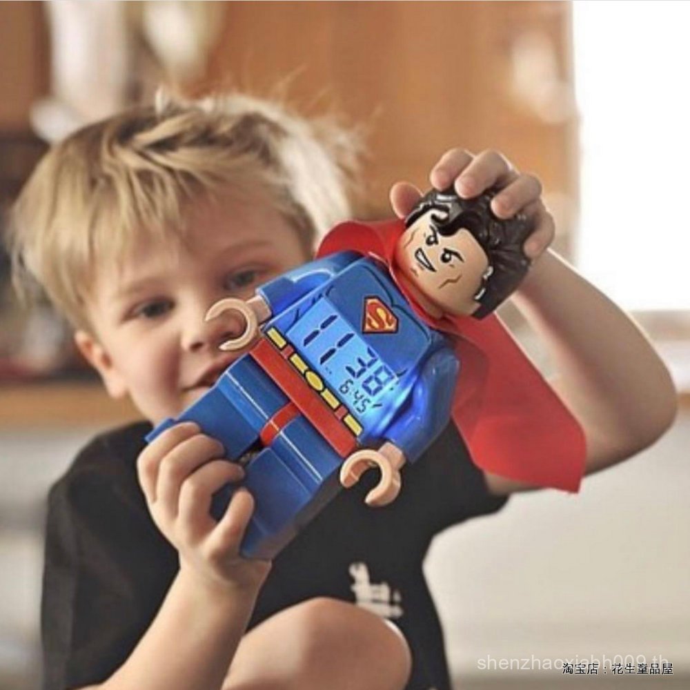 ของเล่นหลากหลายและนาฬิกาปลุก: Ninja, Lloyd, Stormtrooper, Darth Vader, BB-8, Superman