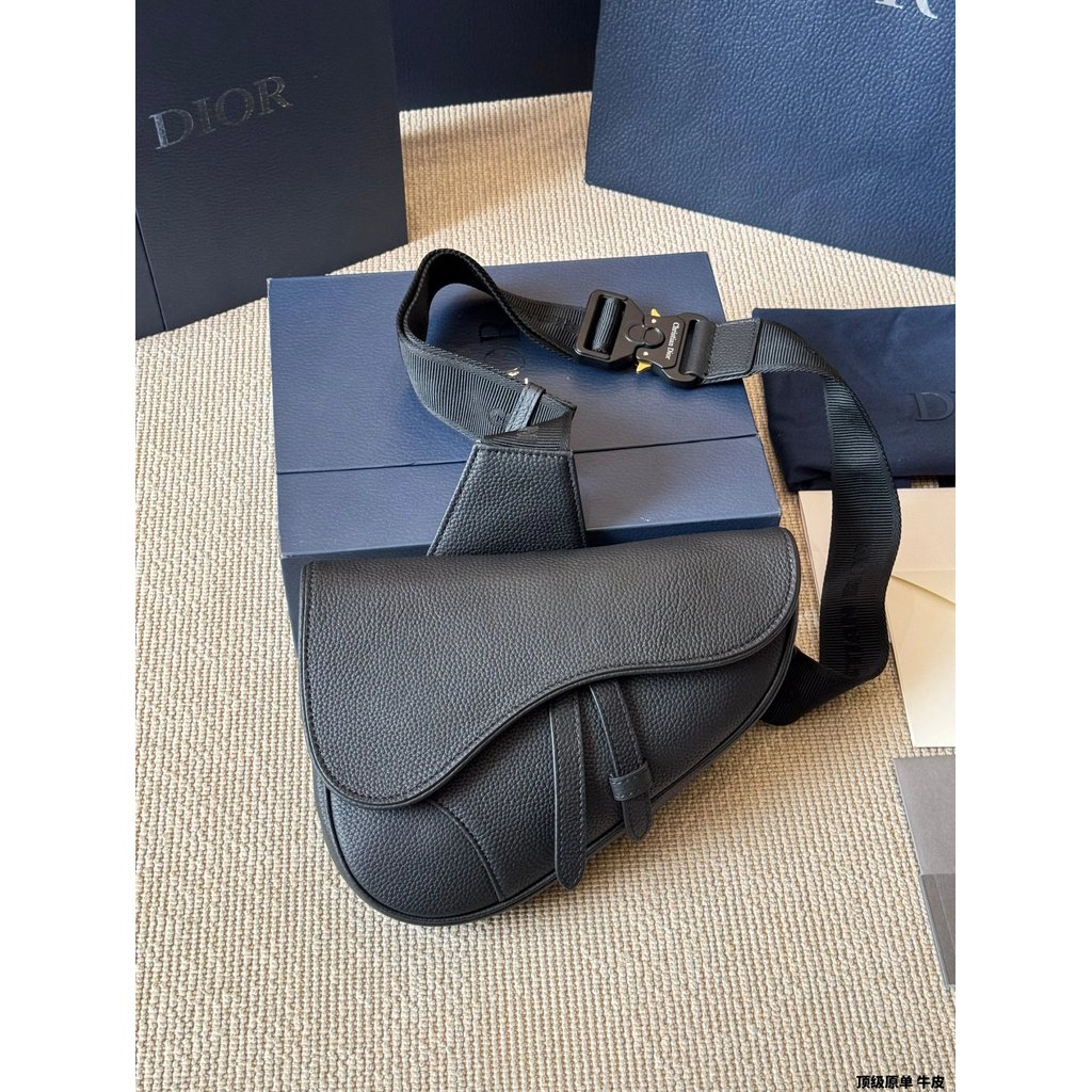 กระเป๋าอาน DIOR Homme