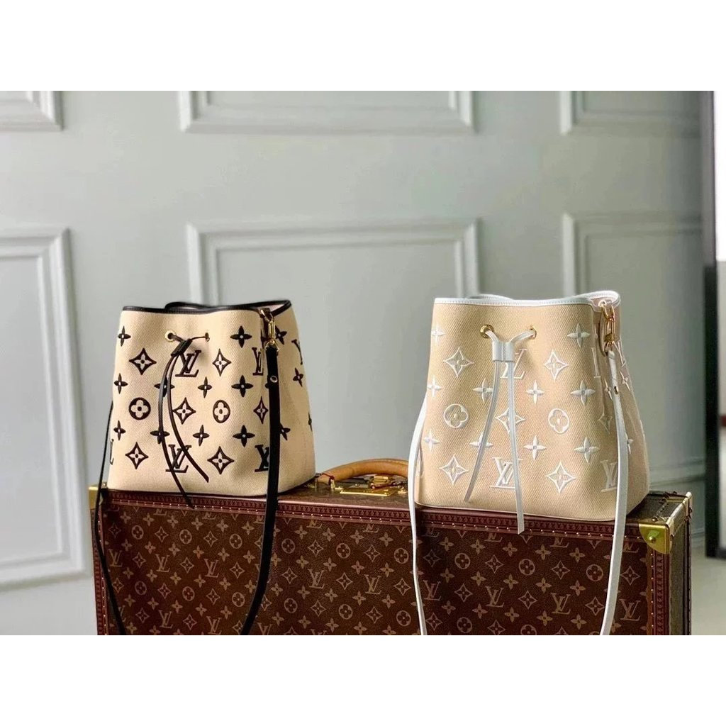 Louis Vuitton Medium Bucket Bag Portable Messenger Bag M23080 D1OK